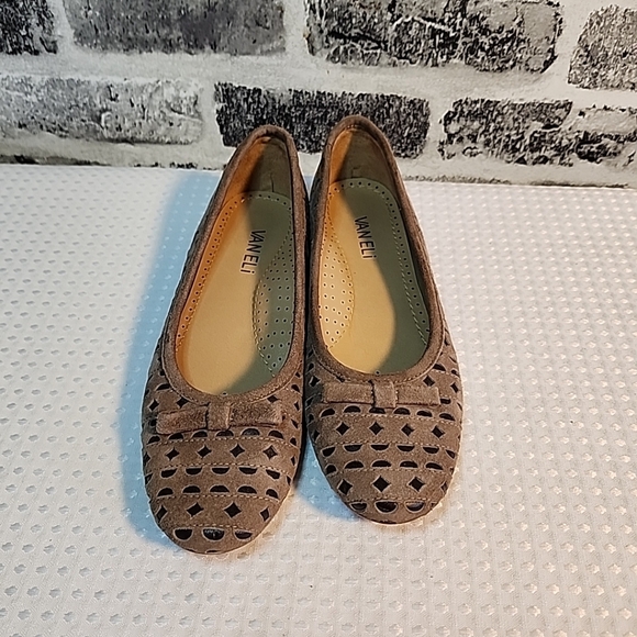 Vaneli Women’s 6.5 NARROW  Dark Beige Suede Ballet Flats  Comfort Cushion Shoes - Picture 9 of 10